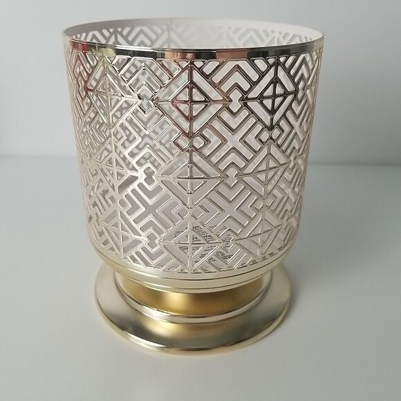 Bath & Body Works Geometric Pedestal Medium Candle Holder 5.25x4.25in White Barn - Picture 3 of 7